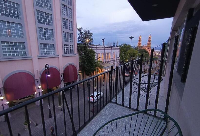 هتل کپسول Front Vista