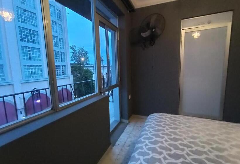 هتل کپسول Front Vista