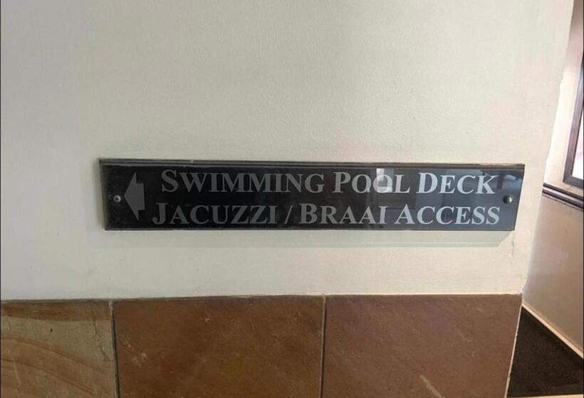 בית מלון כפרי Oceanic 88 North Beach Durban