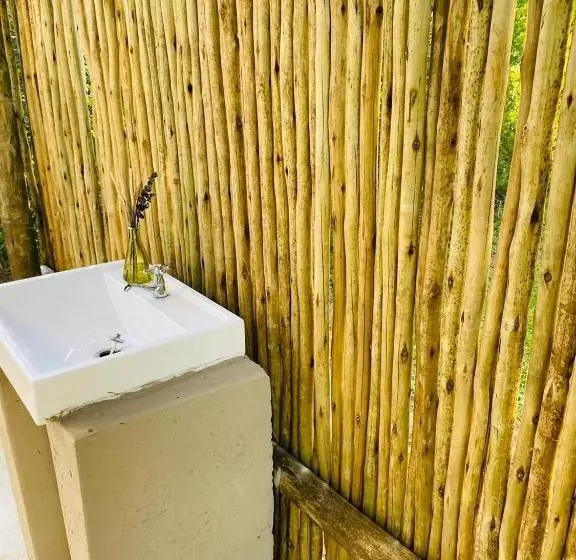 Majatalo Elephant Corridor Lodge