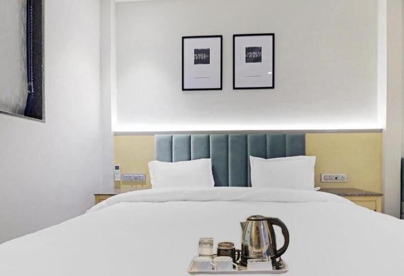 Majatalo Krishna Ji Dham Family Stay   In House Parking