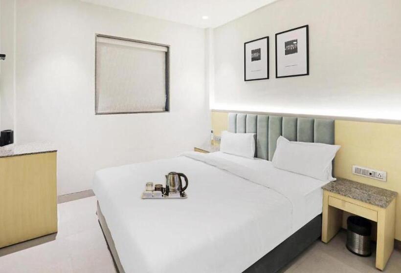 Majatalo Krishna Ji Dham Family Stay   In House Parking