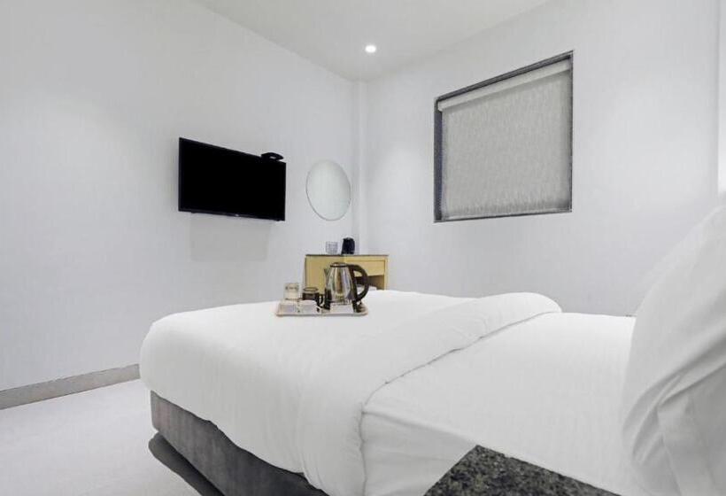 Majatalo Krishna Ji Dham Family Stay   In House Parking