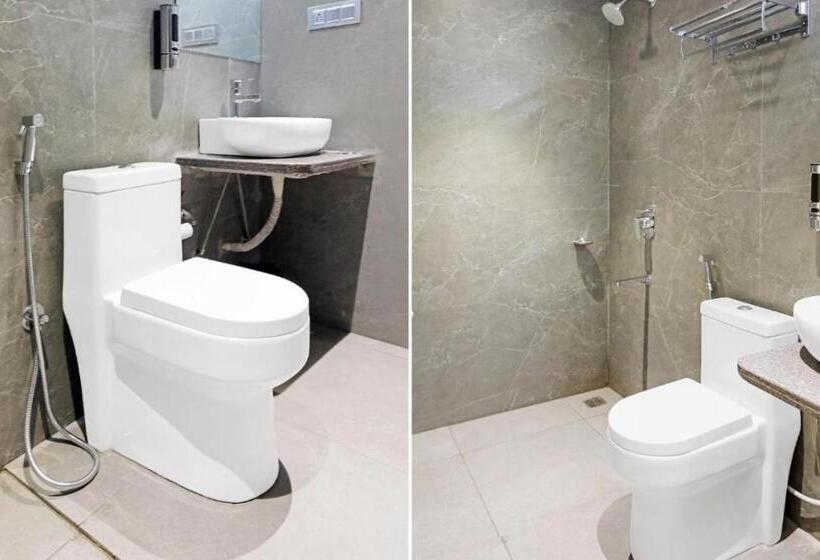 Majatalo Krishna Ji Dham Family Stay   In House Parking