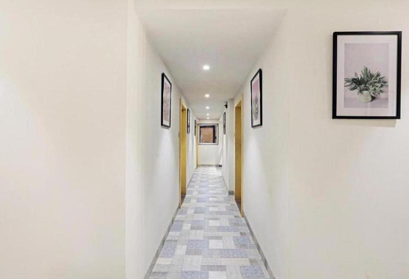 Majatalo Krishna Ji Dham Family Stay   In House Parking