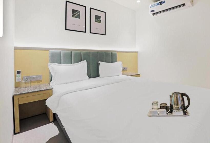 Majatalo Krishna Ji Dham Family Stay   In House Parking