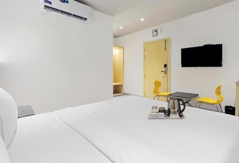 Majatalo Krishna Ji Dham Family Stay   In House Parking