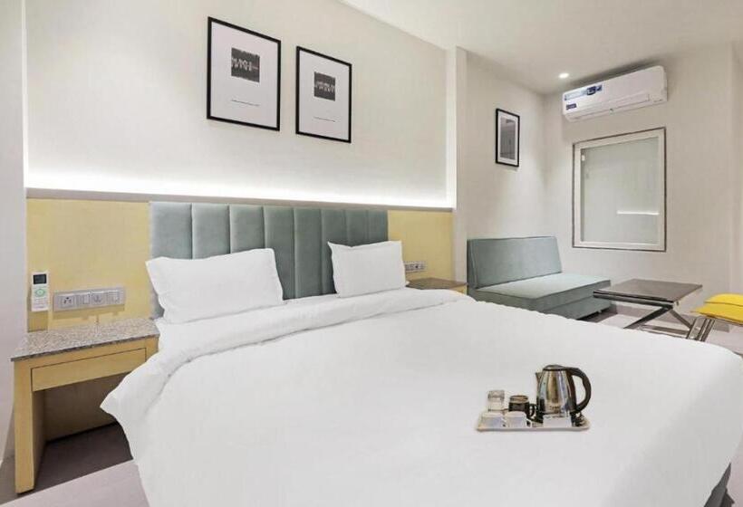 Majatalo Krishna Ji Dham Family Stay   In House Parking