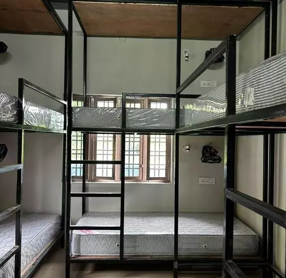 هاستل Hoztel Jollygrrant Doon