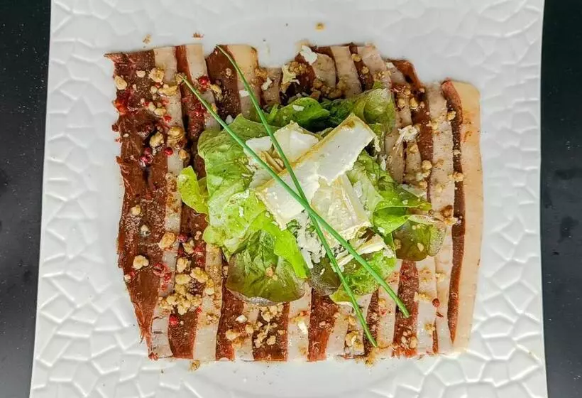 ホテル Logis Hôtel Auberge De La Truffe