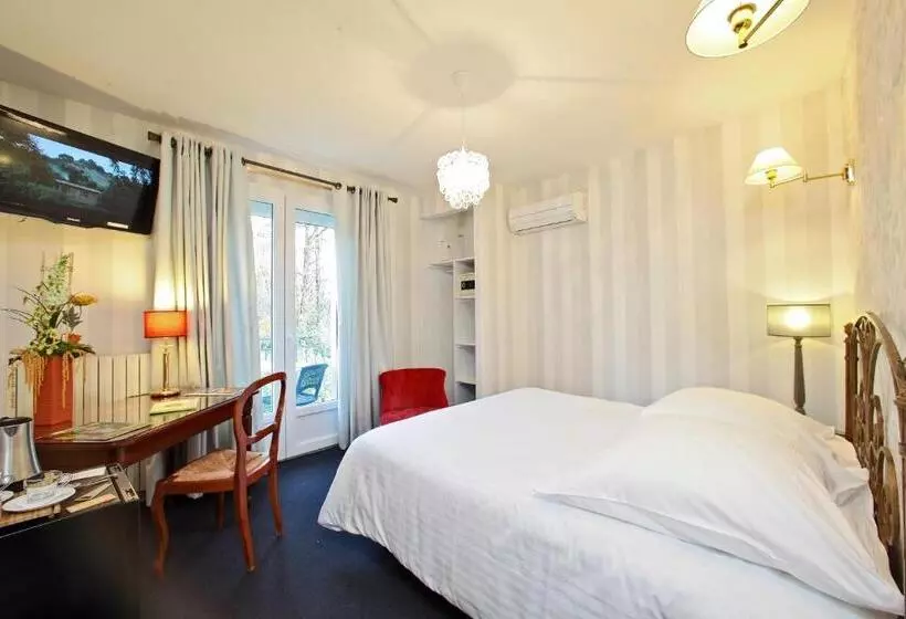 ホテル Logis Hôtel Auberge De La Truffe