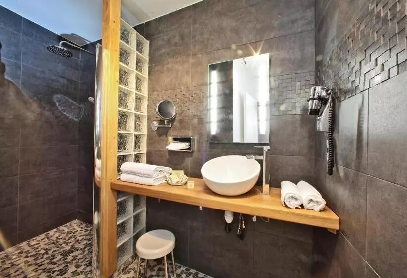 ホテル Logis Hôtel Auberge De La Truffe