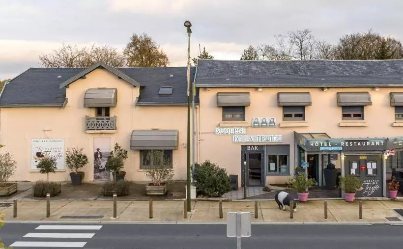 ホテル Logis Hôtel Auberge De La Truffe