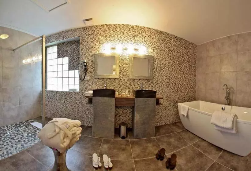 ホテル Logis Hôtel Auberge De La Truffe