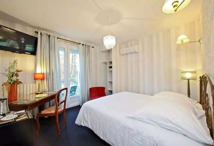 ホテル Logis Hôtel Auberge De La Truffe