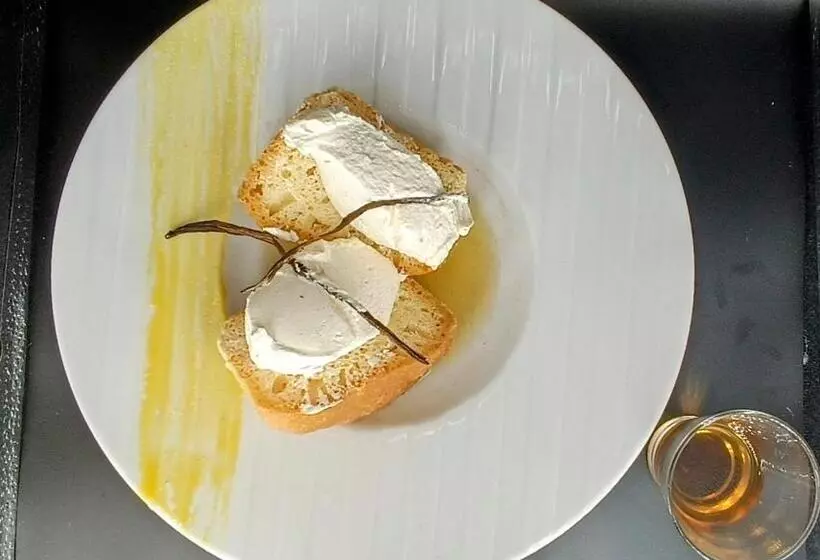 ホテル Logis Hôtel Auberge De La Truffe