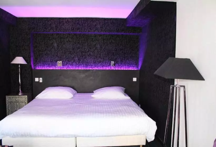 ホテル Logis Hôtel Auberge De La Truffe