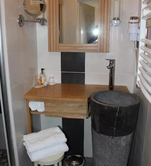 ホテル Logis Hôtel Auberge De La Truffe