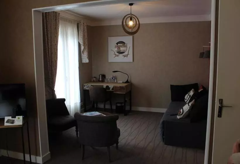 ホテル Logis Hôtel Auberge De La Truffe