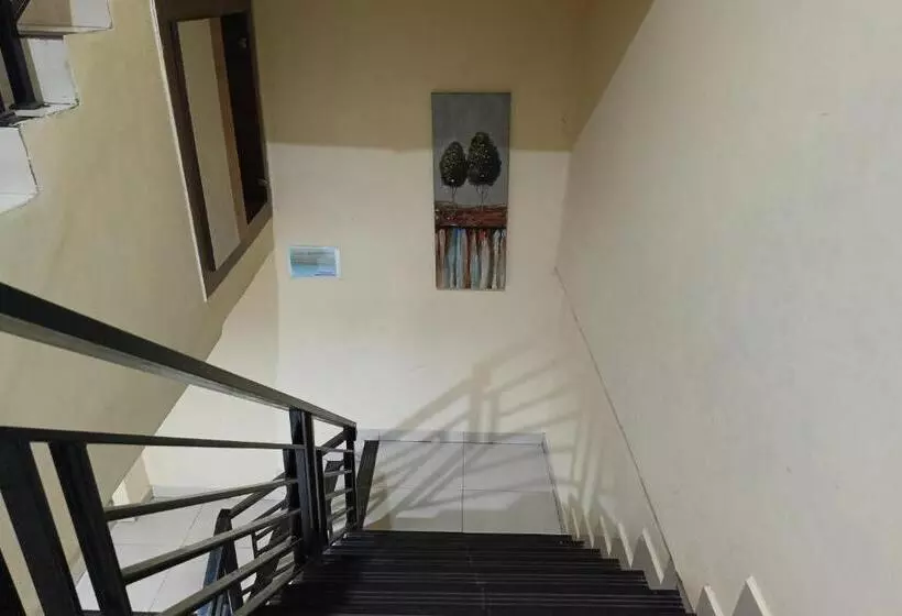 Hotelli Oyo 94168 Pondok Akhmal 2