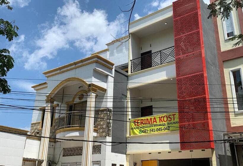 فندق Oyo 94168 Pondok Akhmal 2