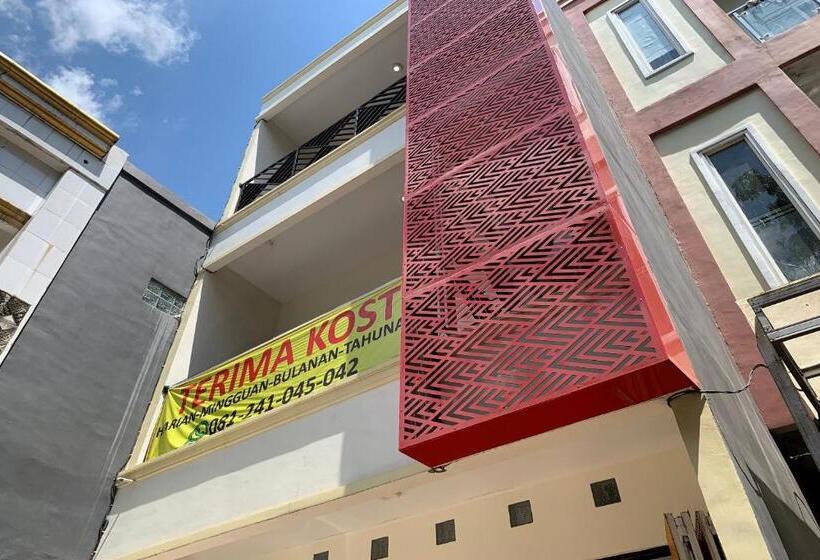 فندق Oyo 94168 Pondok Akhmal 2