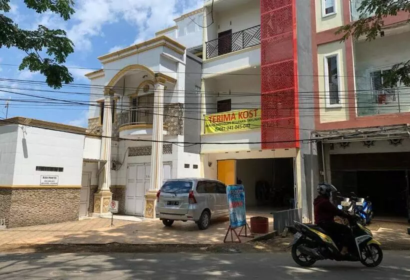 Hotelli Oyo 94168 Pondok Akhmal 2