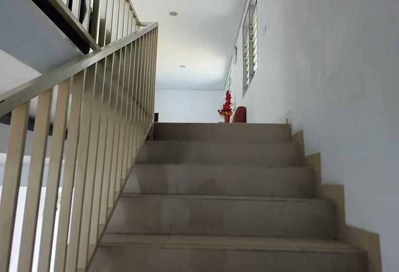 فندق Oyo 94168 Pondok Akhmal 2