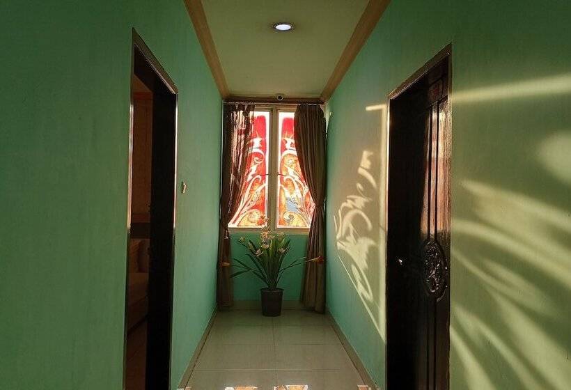 فندق Oyo 94168 Pondok Akhmal 2