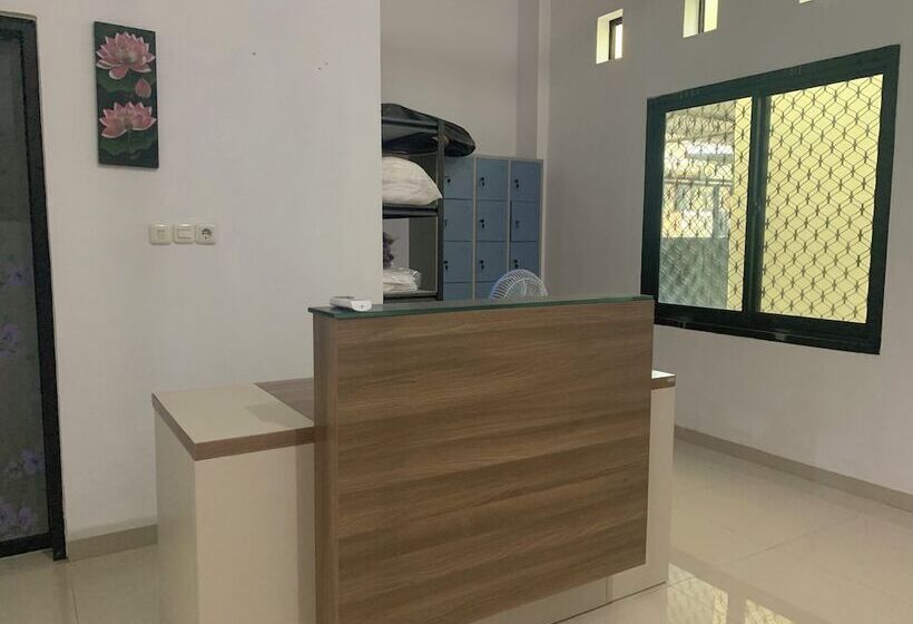 فندق Oyo 94168 Pondok Akhmal 2