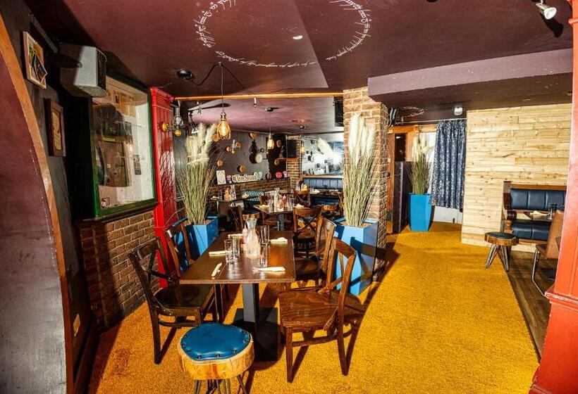 هتل The Shire Accommodation