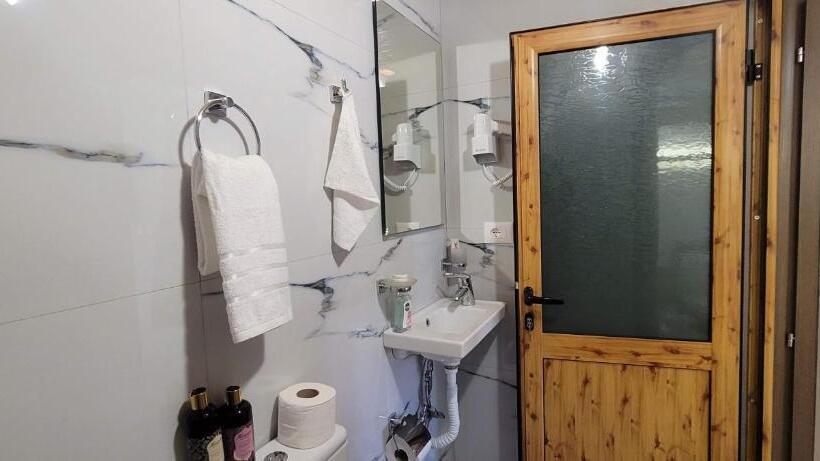 پانسیون Guest House Emily