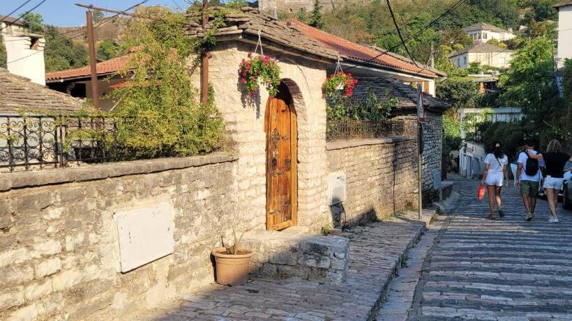 پانسیون Guest House Emily