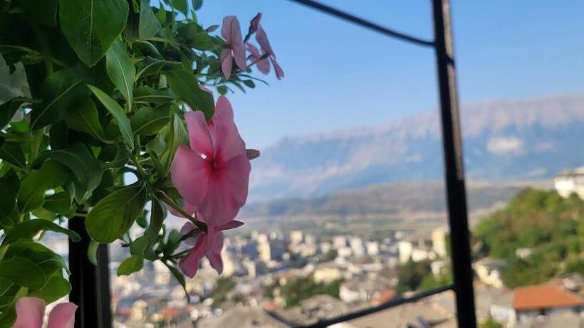 پانسیون Guest House Emily