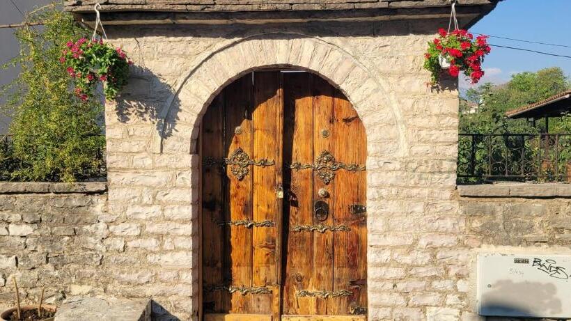 پانسیون Guest House Emily