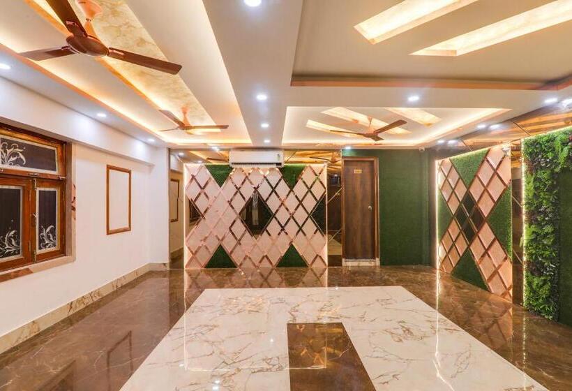 هتل Super Collection O Ghanta Ghar