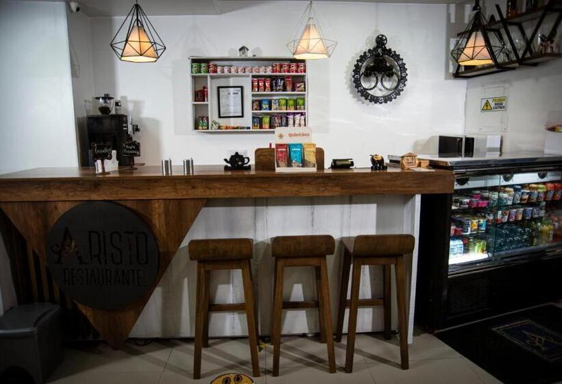 ホテル Aristo Tunja