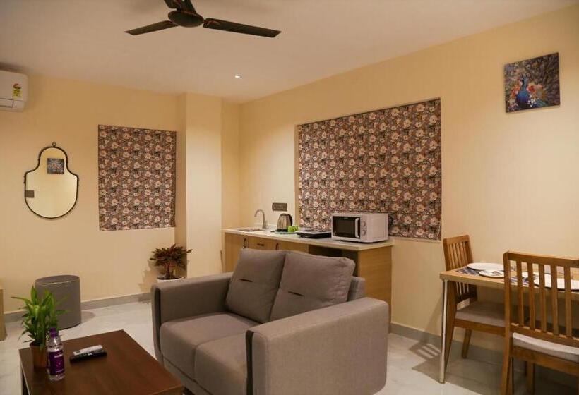 هتل Lumis Studio Apartment