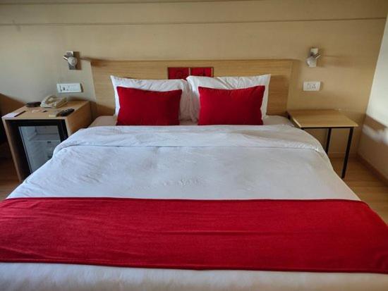 هتل Lumis Studio Apartment