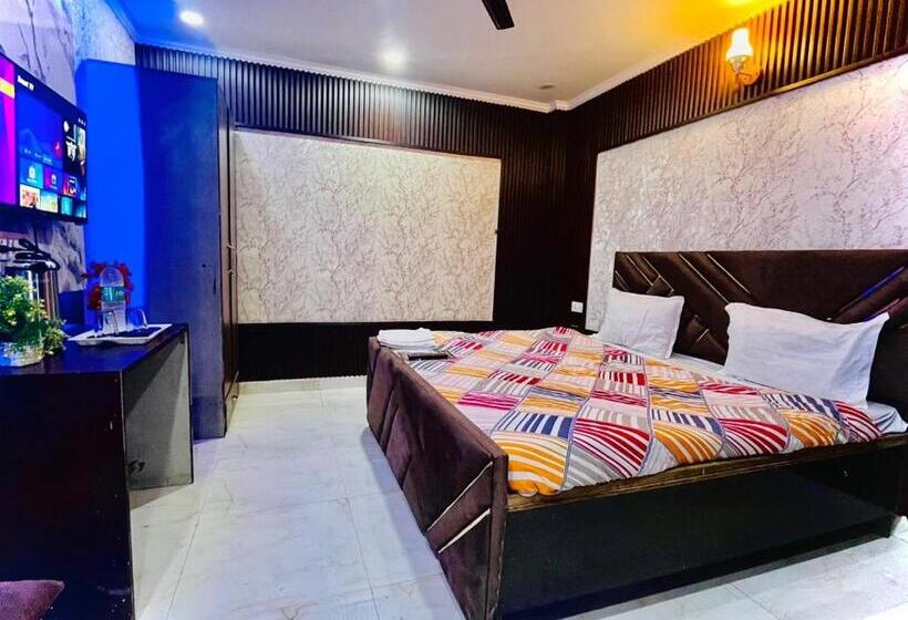 Hotel Nizamuddin Fab