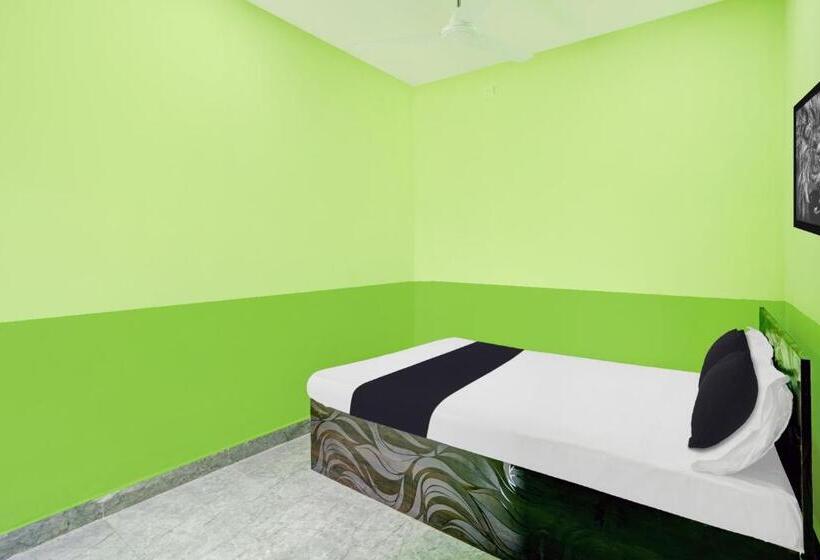 בית מלון כפרי Oyo Funtiniya Park And Resort