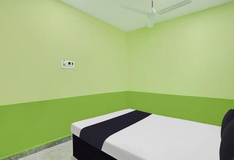 בית מלון כפרי Oyo Funtiniya Park And Resort