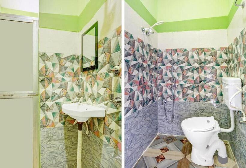 בית מלון כפרי Oyo Funtiniya Park And Resort