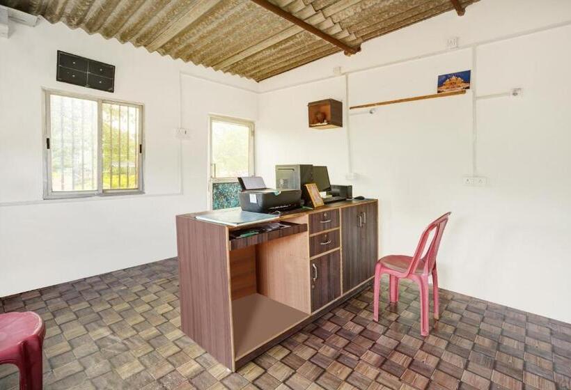 בית מלון כפרי Oyo Funtiniya Park And Resort