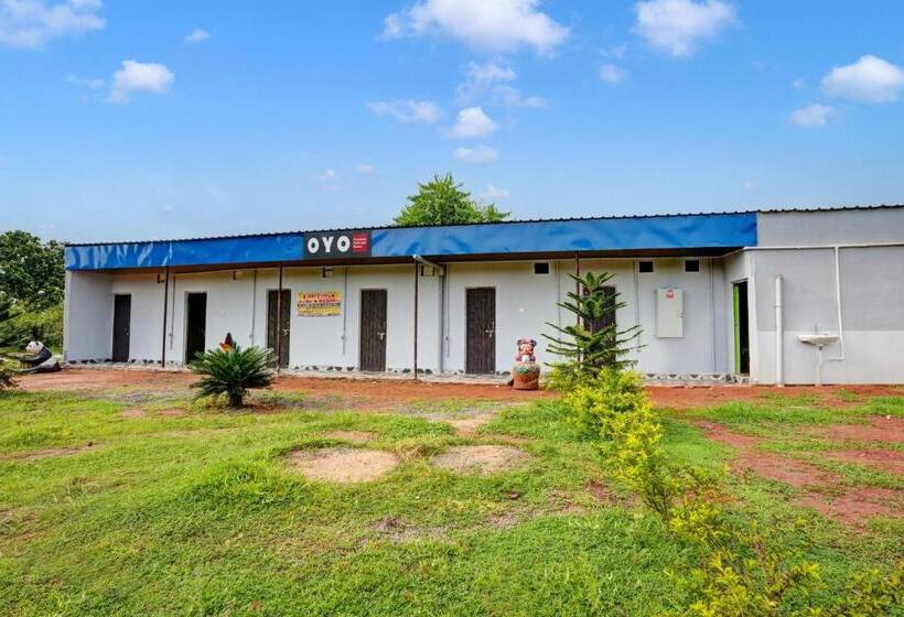 בית מלון כפרי Oyo Funtiniya Park And Resort