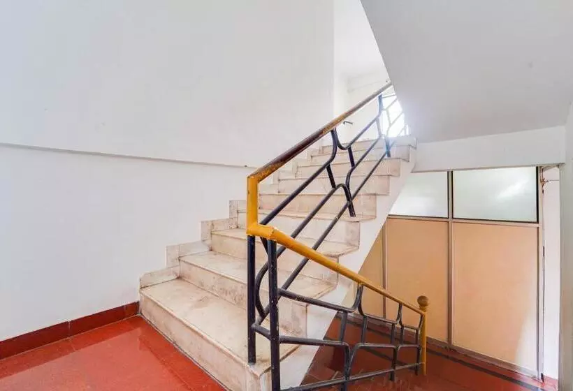 ホテル Oyo Sai Tourist Home