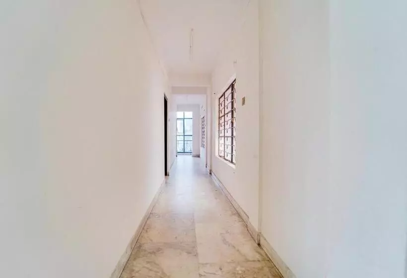 ホテル Oyo Sai Tourist Home