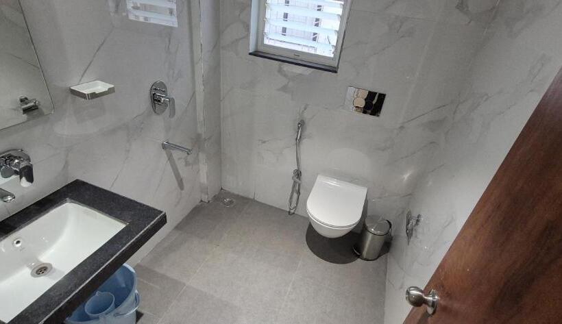 هتل The Rosewood   Berries Group