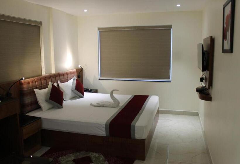 هتل The Rosewood   Berries Group