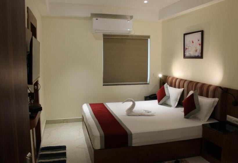 هتل The Rosewood   Berries Group